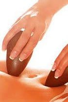 Делаем массаж горячими камнями